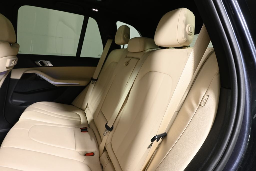 Used 2019 Gray BMW xDrive40i image 6