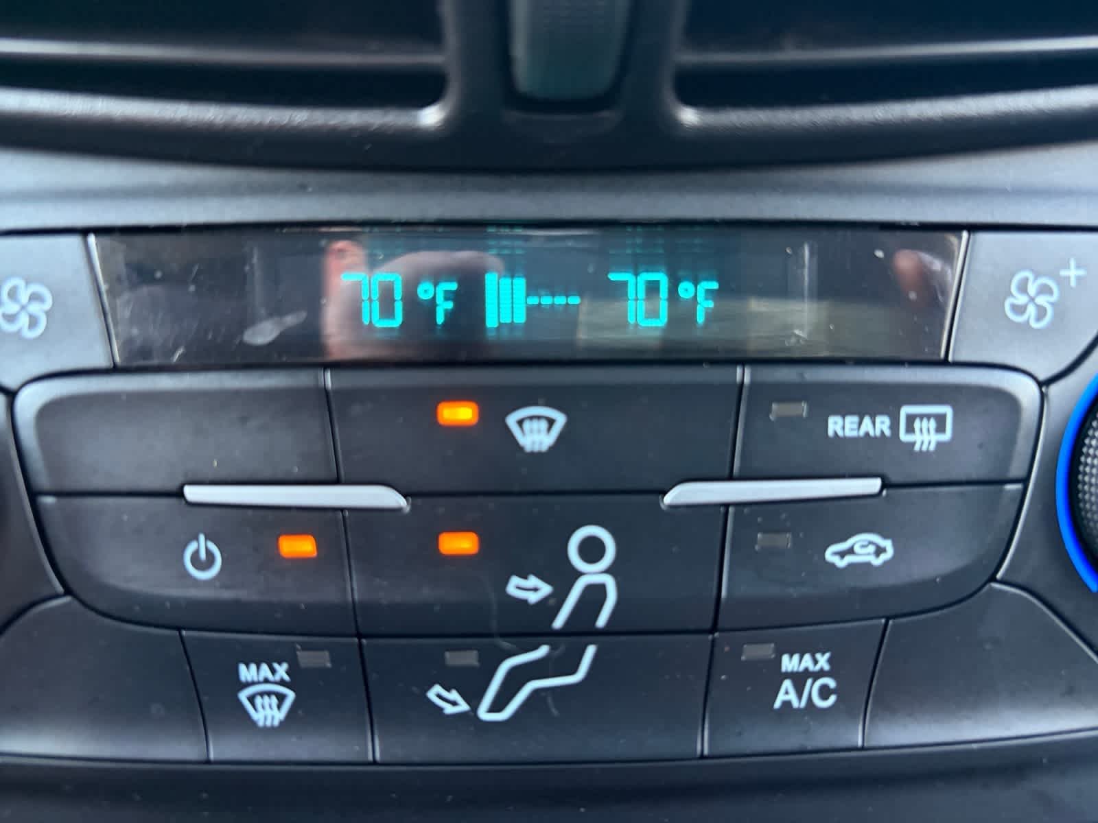 Used 2017 White Gold Ford SE image 33