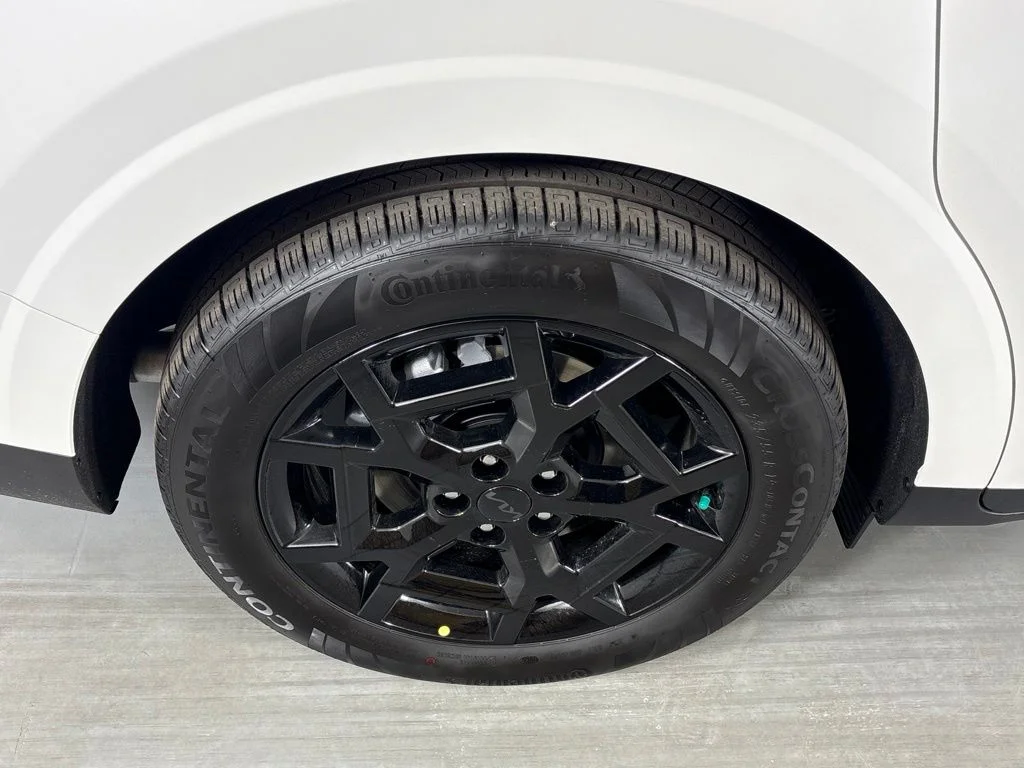 New 2026 Snow White Pearl Kia SX Prestige image 10