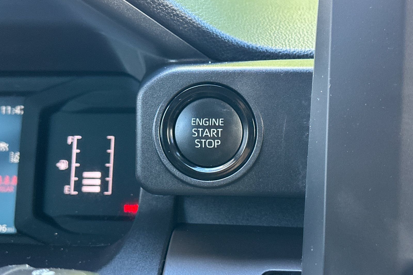 Used 2025  Toyota SR5 image 21