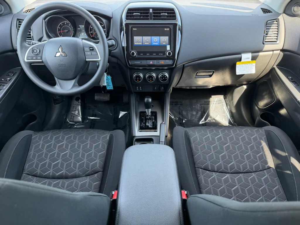 New 2026 Alloy Silver Metallic Mitsubishi SE image 15