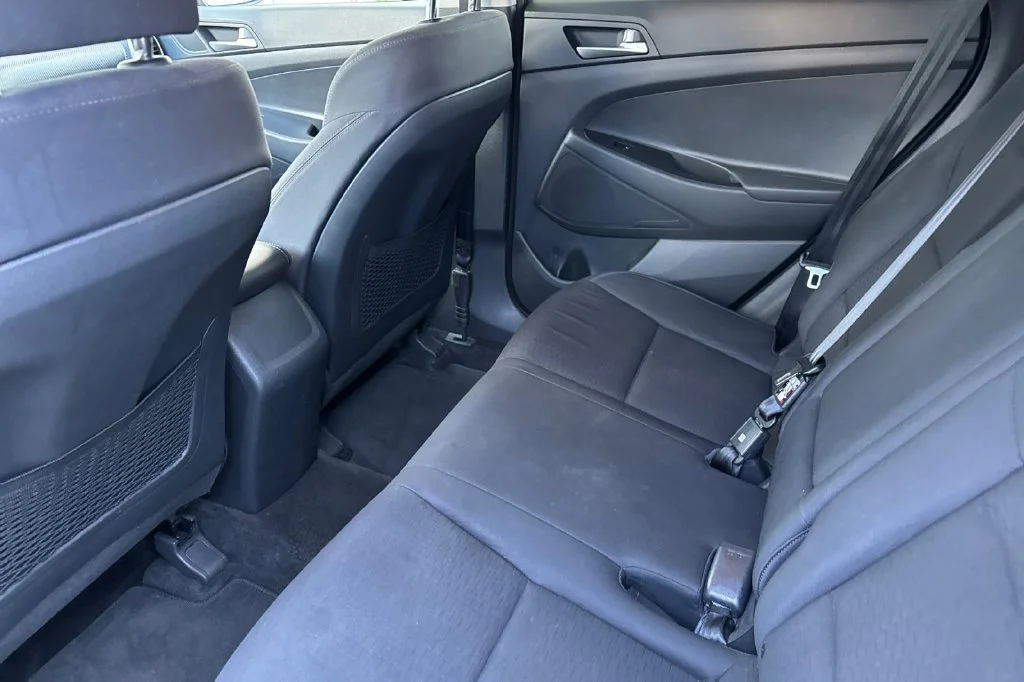 Used 2020 Noir Hyundai Value image 12