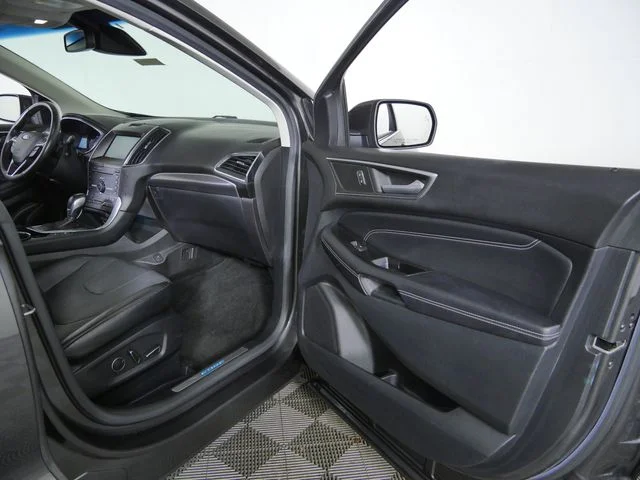 Used 2015  Ford Titanium image 11
