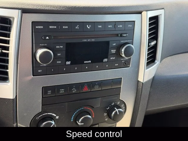 Used 2008 Green Jeep Laredo image 33