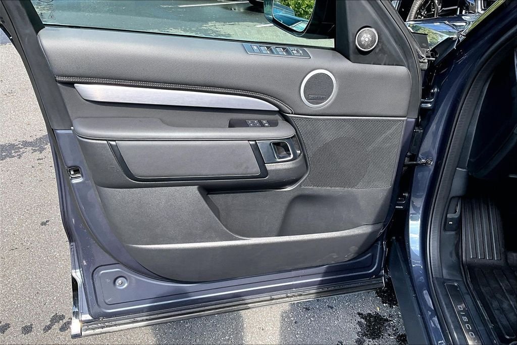 Used 2025 Blue Land Rover Dynamic SE image 18