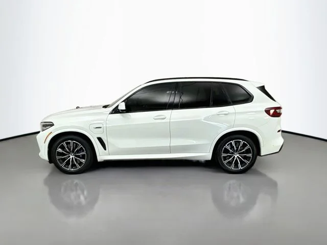 Used 2022 White BMW xDrive45e image 4