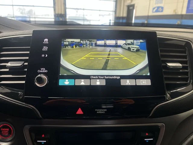 Used 2024 White Honda EX-L image 25