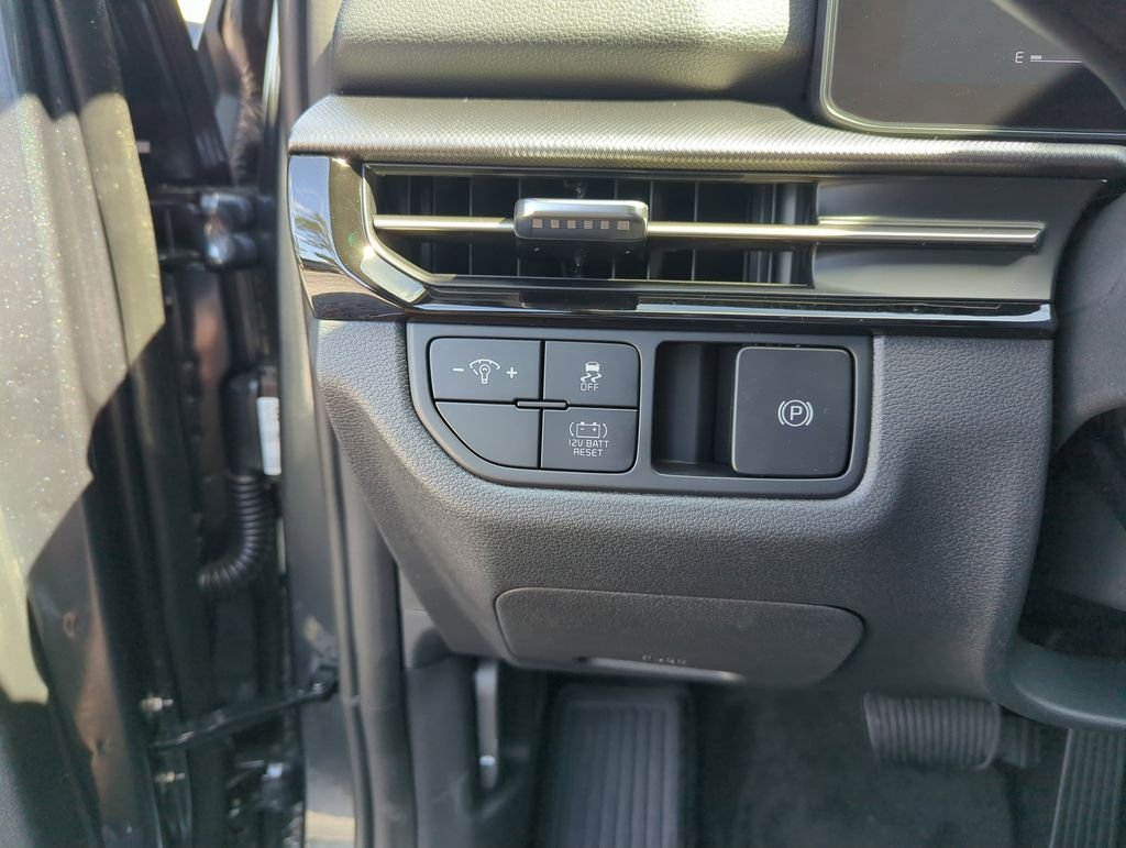 New 2026 Gravity Gray Kia LX image 20