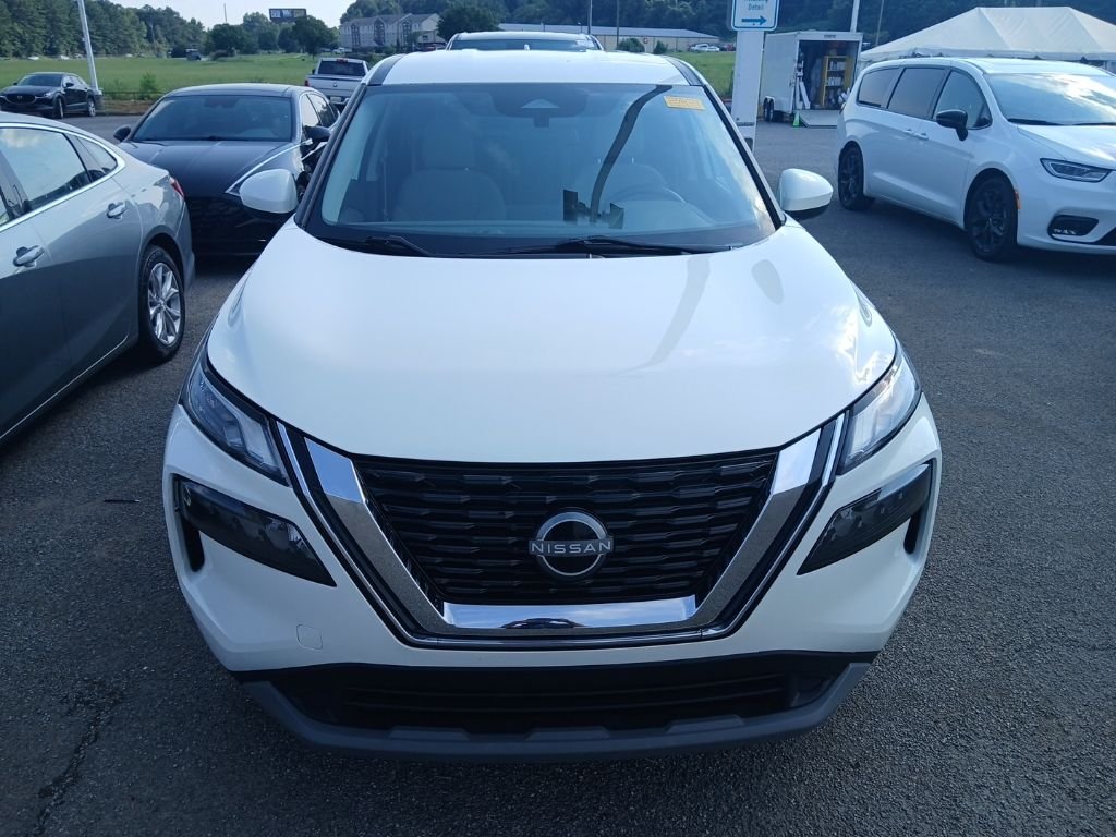 Used 2023 White Nissan SV image 1