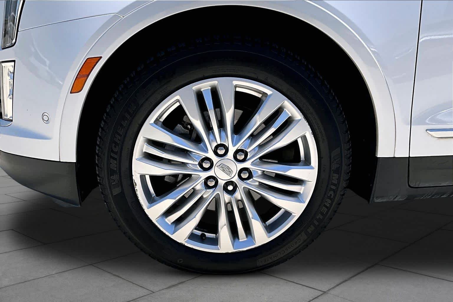 Used 2017 Crystal White Tricoat Cadillac Premium Luxury FWD image 11