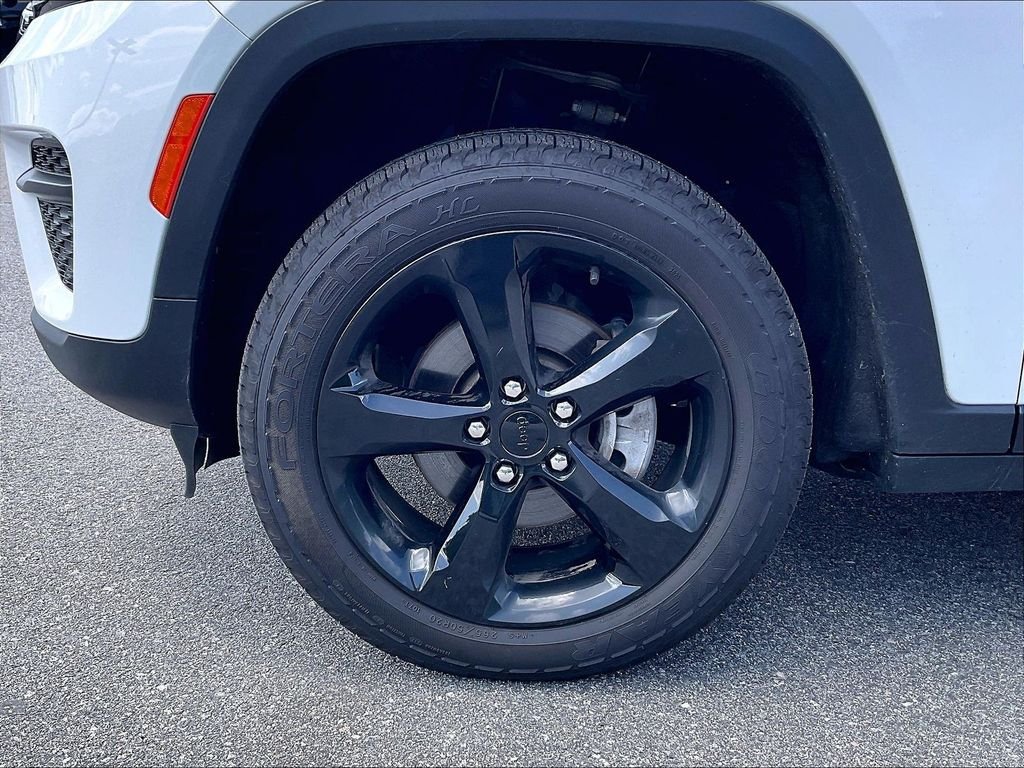 Used 2023 White Jeep Altitude X image 7
