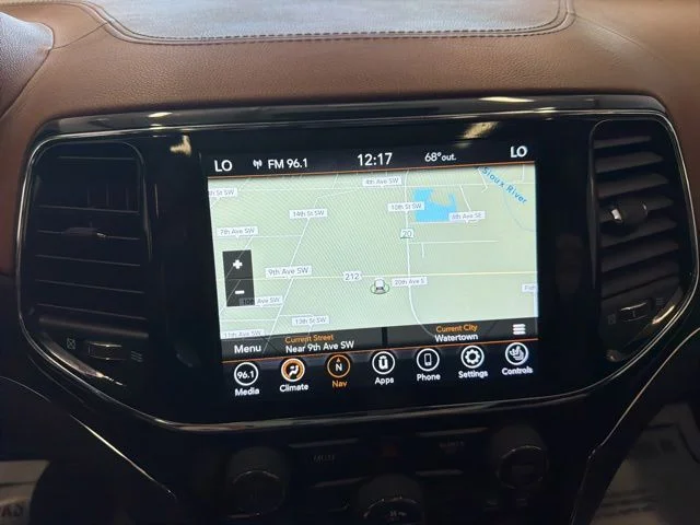 Used 2021 White Jeep Summit image 3