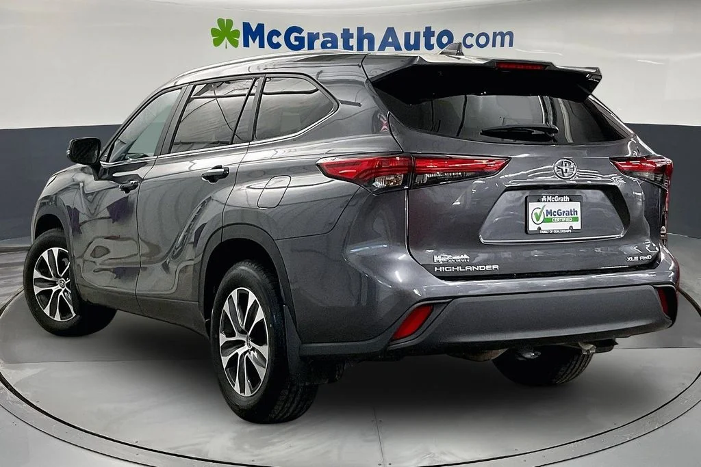 Used 2023 Gray Toyota XLE image 3