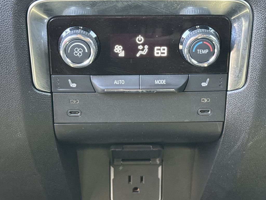 2025 Chevrolet Suburban Premier - Photo 24