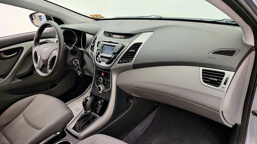 Used 2015 Titanium Gray Metallic Hyundai 4dr Sedan Automatic SE w/ Popular Equipment Pkg image 21