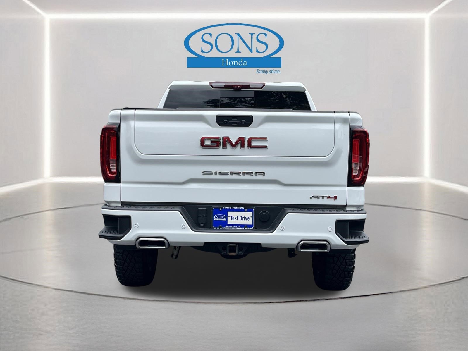 Used 2025 Summit White GMC AT4 image 27