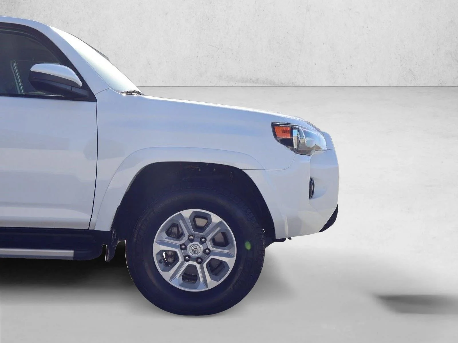 Used 2018 Super White Toyota SR5 image 11
