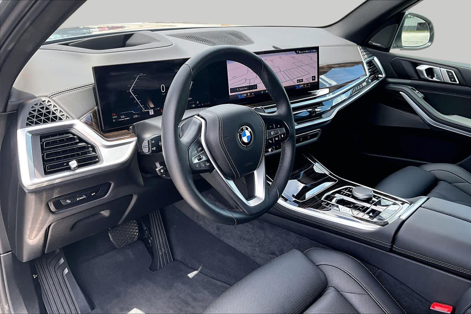 Used 2025 Skyscraper Grey Metallic BMW sDrive40i image 18