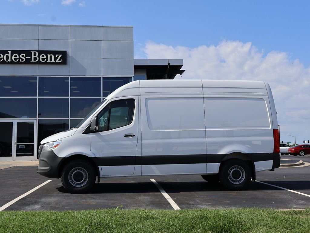 New 2026 Arctic White Mercedes-Benz Cargo 144 WB image 4