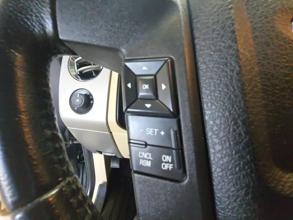 Used 2015 Gray Ford XLT image 26