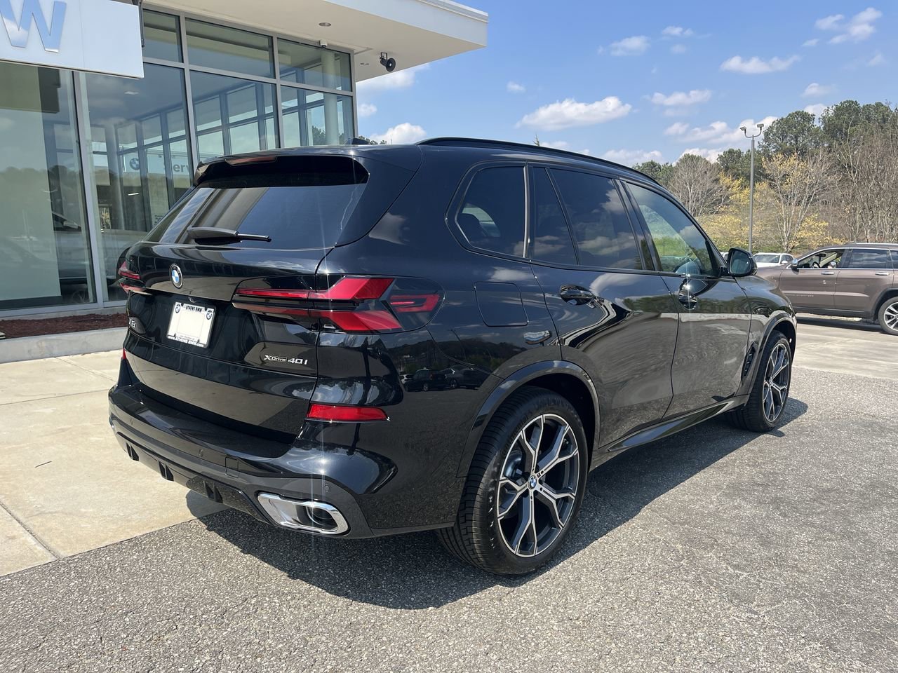Used 2026 Black Sapphire Metallic BMW xDrive40i image 8