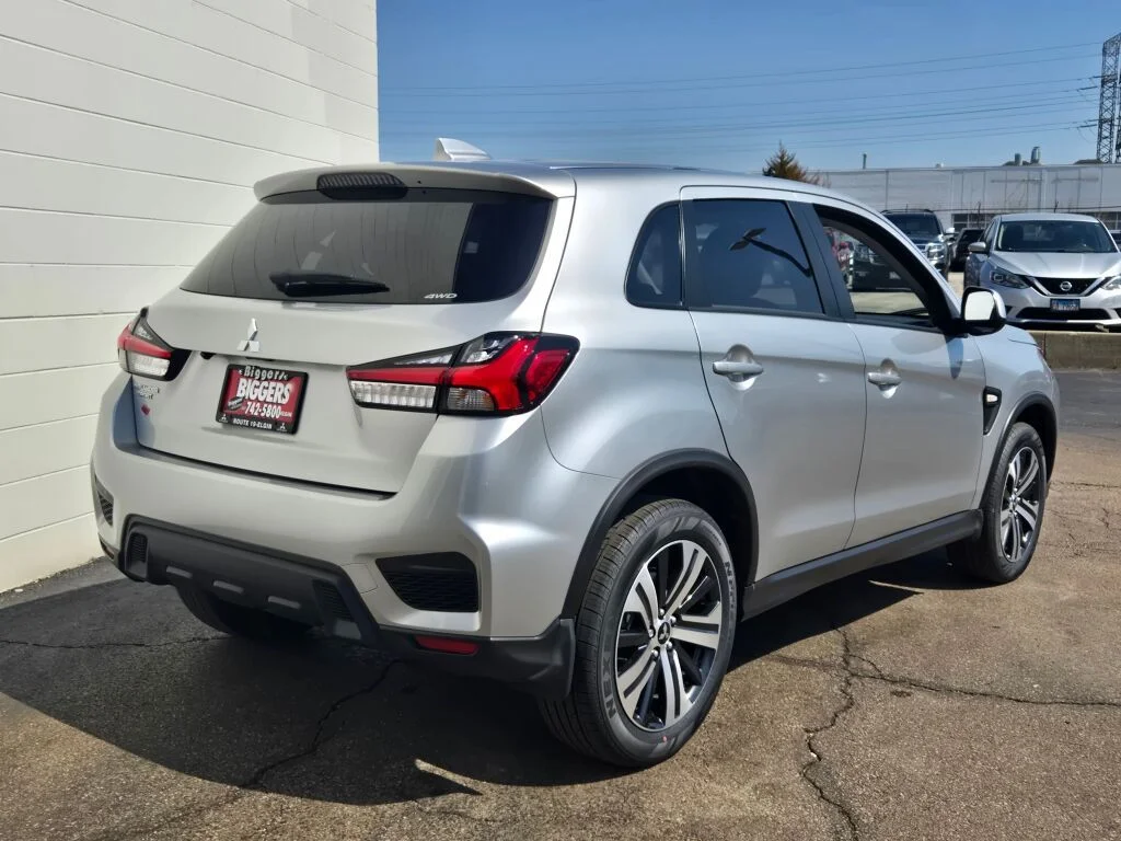 Used 2026 Gray Mitsubishi 2.0 ES image 9