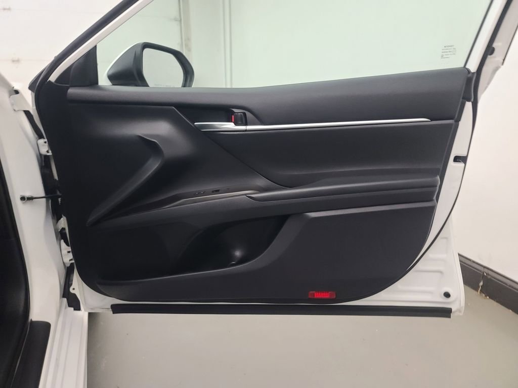2024 Toyota Camry SE - Photo 14