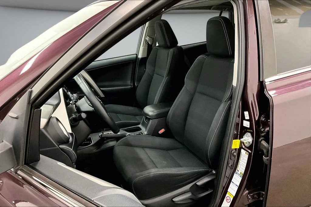 Used 2018 Black Toyota XLE image 21