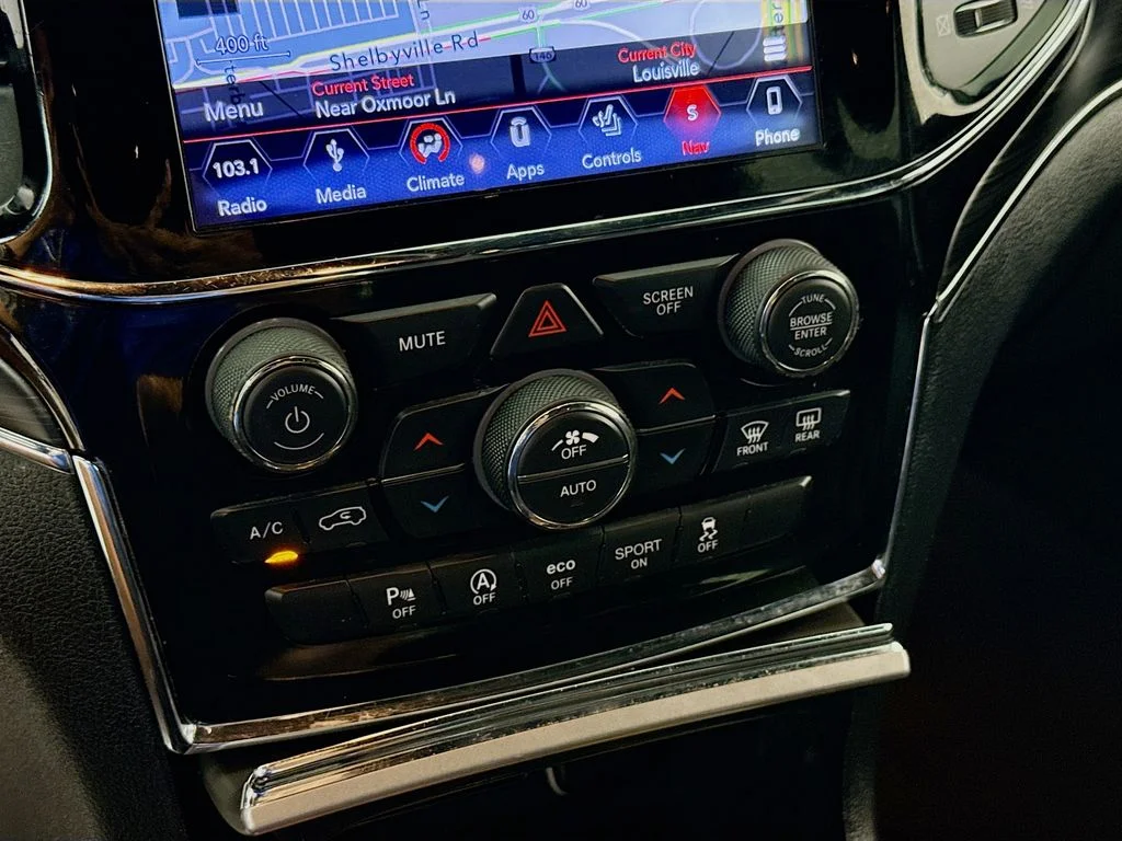 Used 2019 Diamond Black Crystal Pearlcoat Jeep Limited image 19