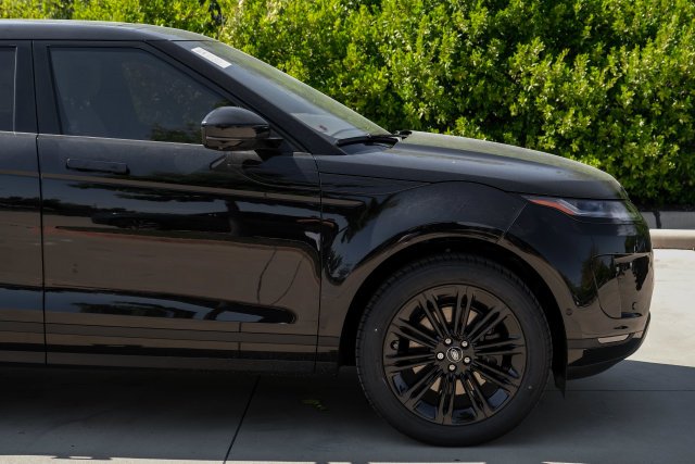 New 2026 Santorini Black Land Rover S image 12