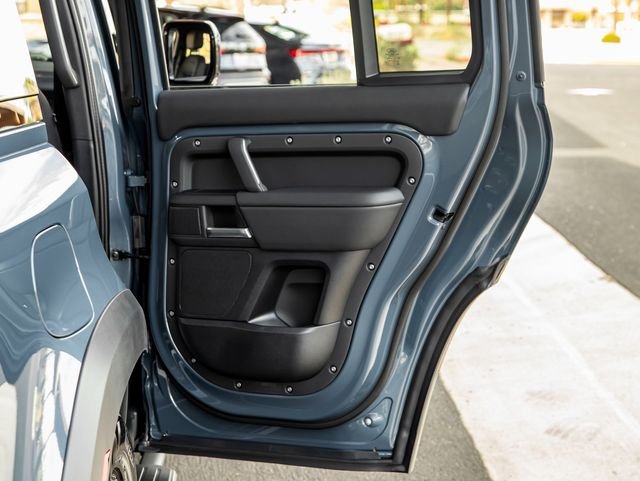 New 2025 Tasman Blue Land Rover S image 24