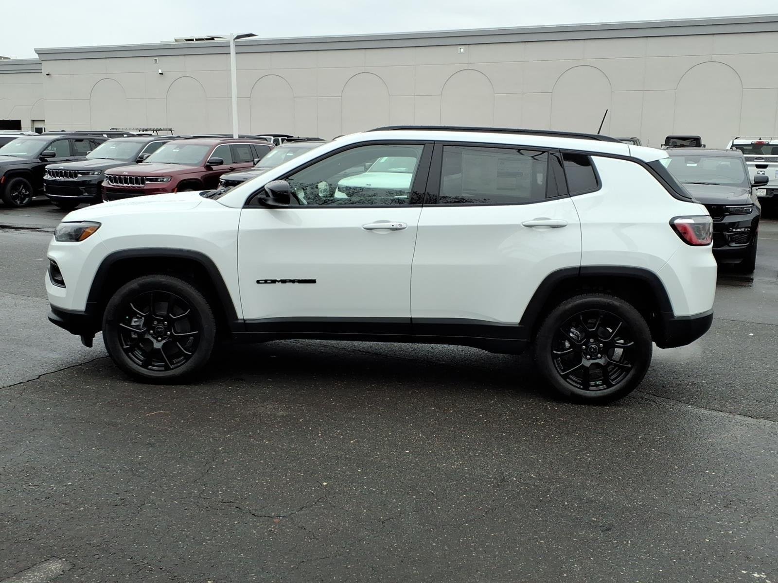 New 2026 Bright White Clearcoat Jeep Latitude Altitude image 3