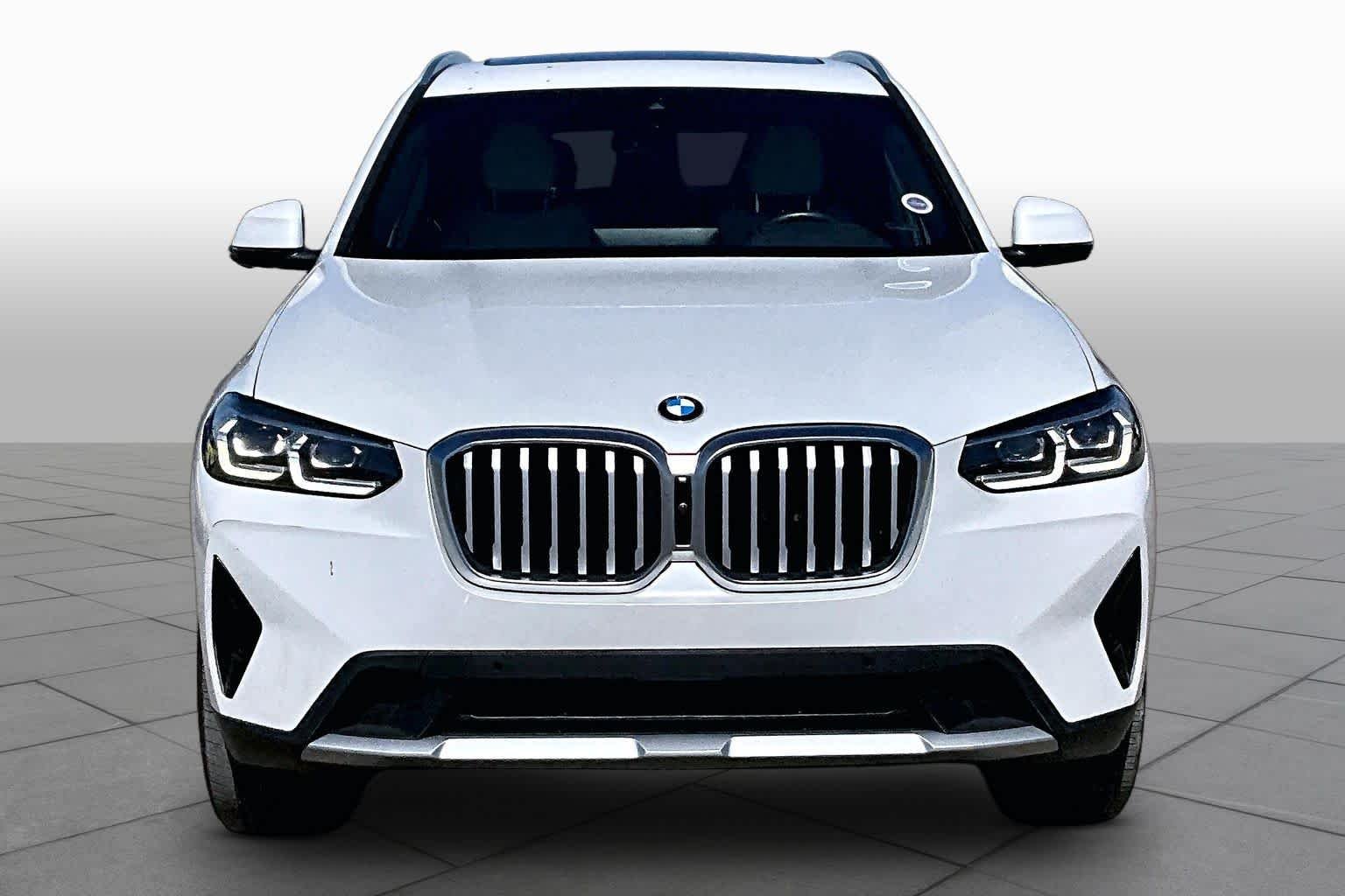Used 2024 Mineral White Metallic BMW xDrive30i image 3