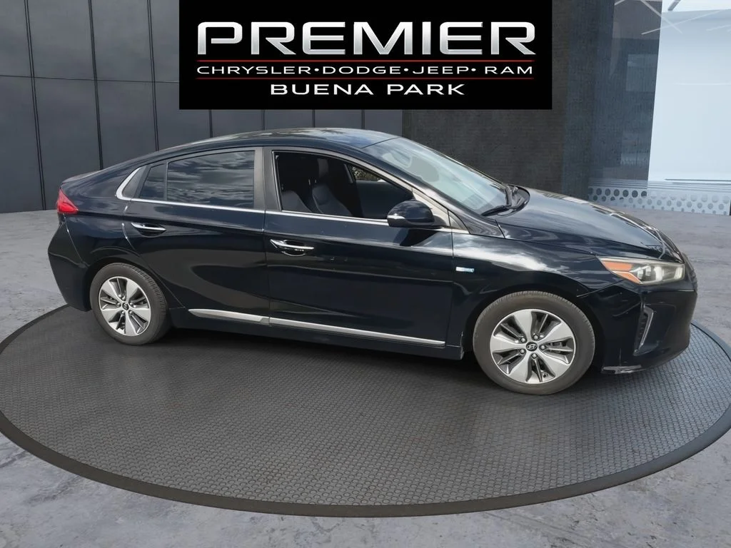 Used 2018 Black Hyundai Limited image 9