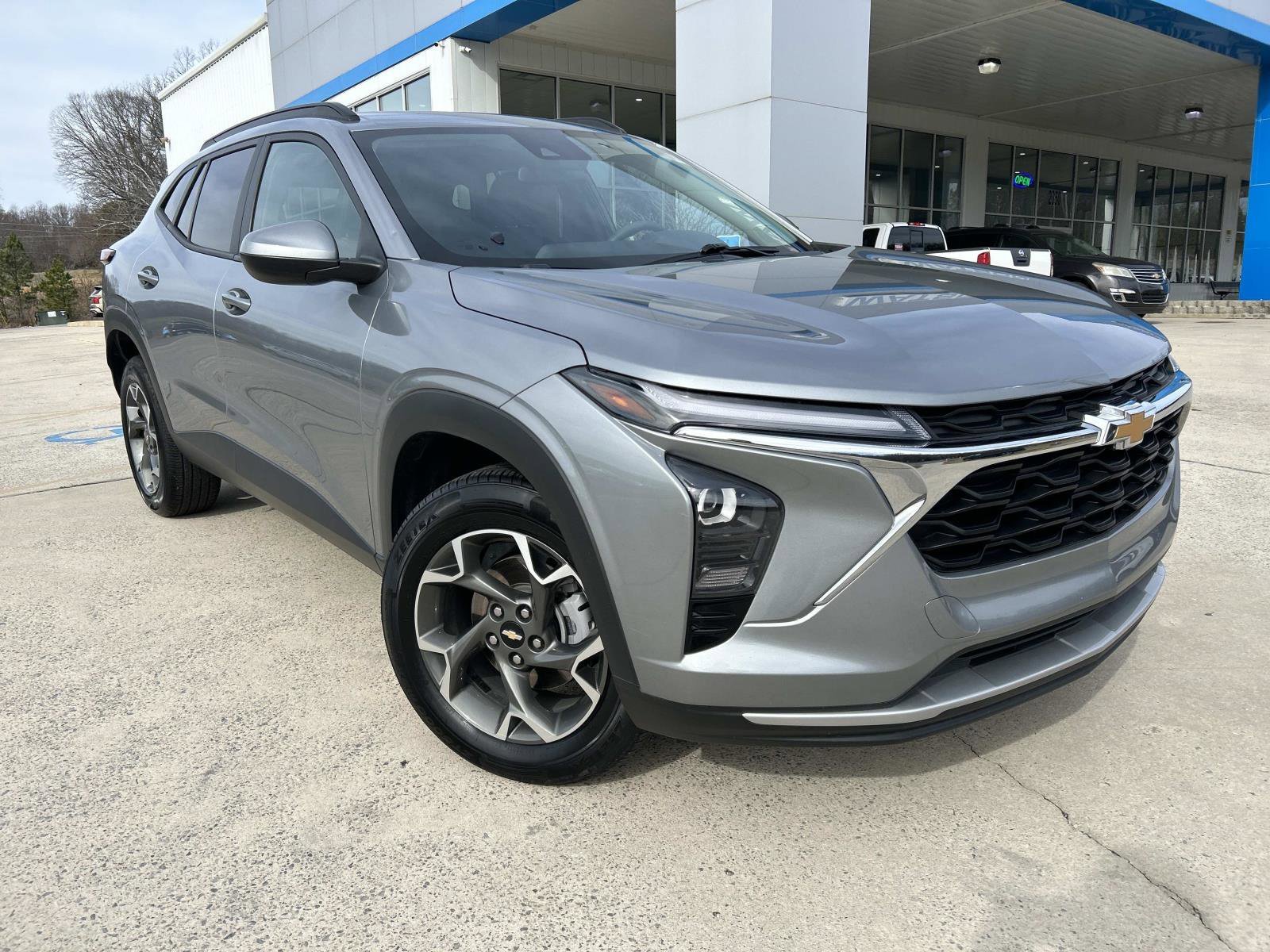 Used 2024 Chevrolet Trax LT with VIN KL77LHE26RC245991 for sale in Livingston, TN