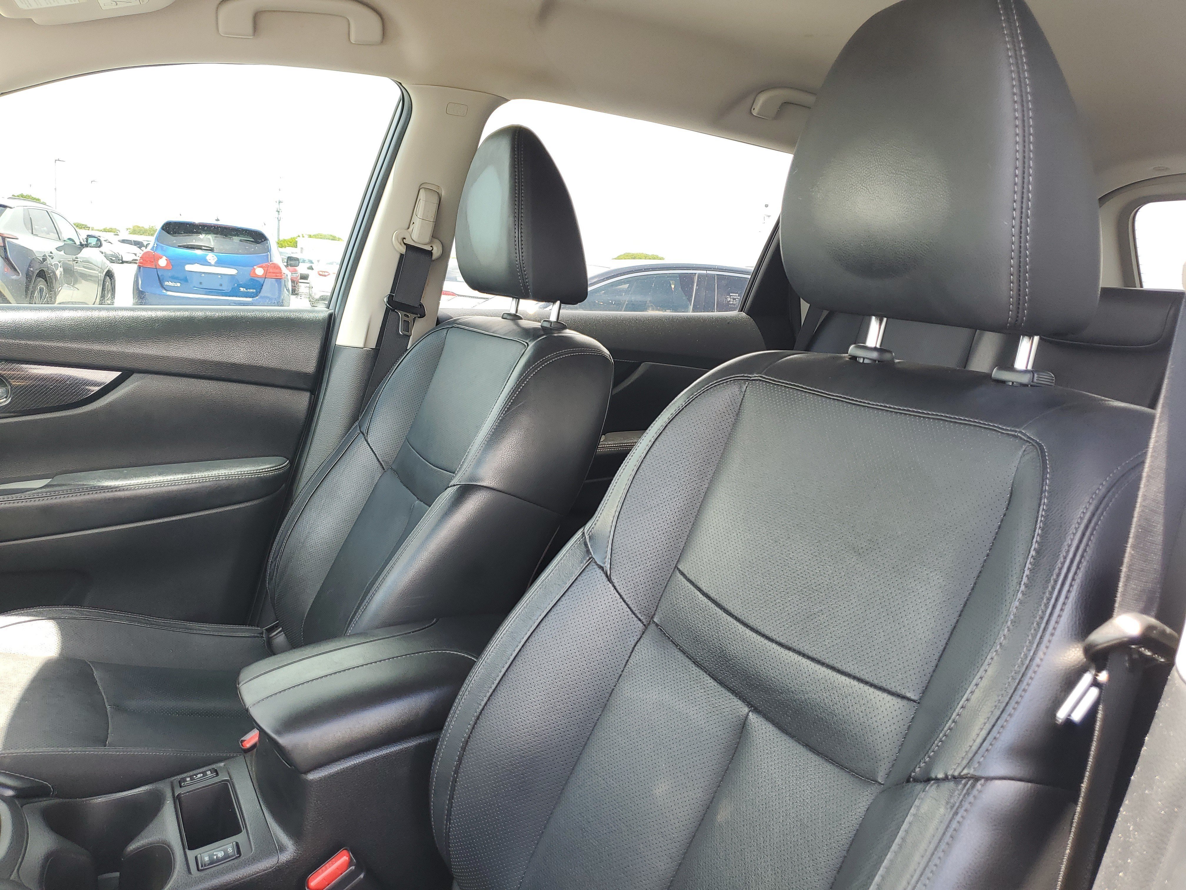 Used 2018 Gun Metallic Nissan SL image 18