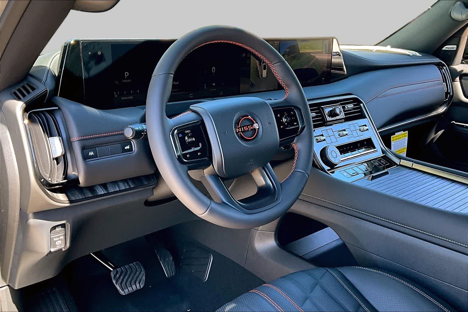 New 2026 Gun Metallic / Super Black Two-tone Nissan PRO-4X image 9
