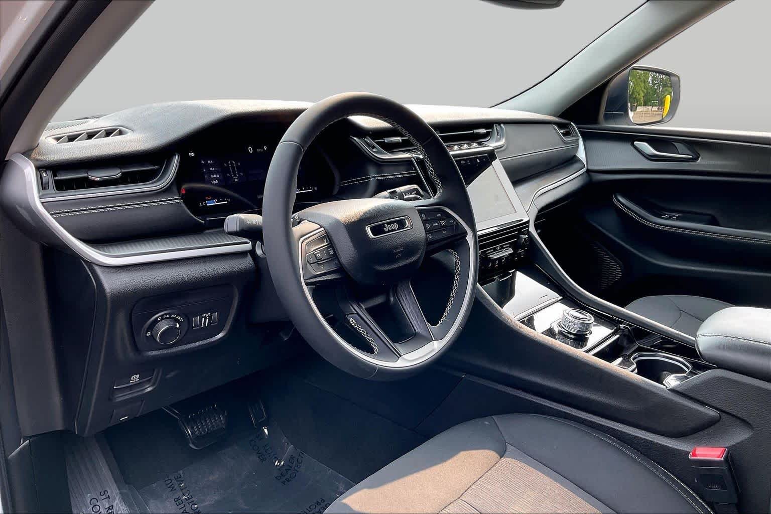Used 2023 Bright White Clearcoat Jeep Laredo image 17