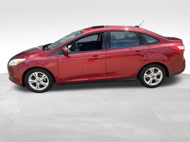 Used 2014 Red Ford SE image 1
