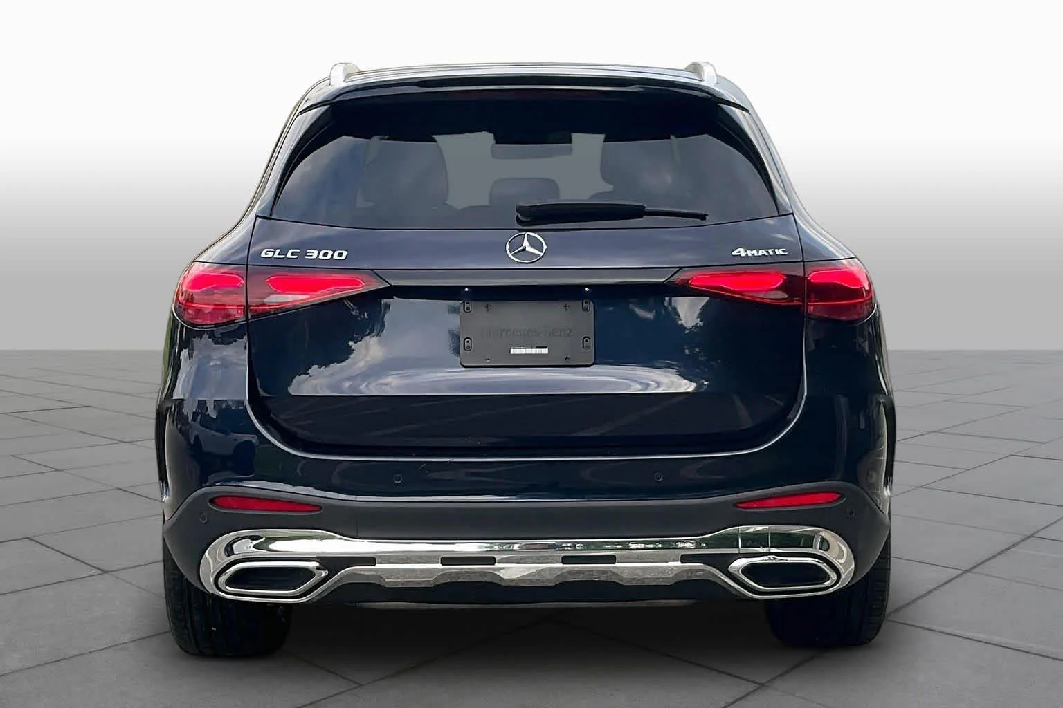 Used 2023 Nautical Blue Metallic Mercedes-Benz GLC 300 image 4
