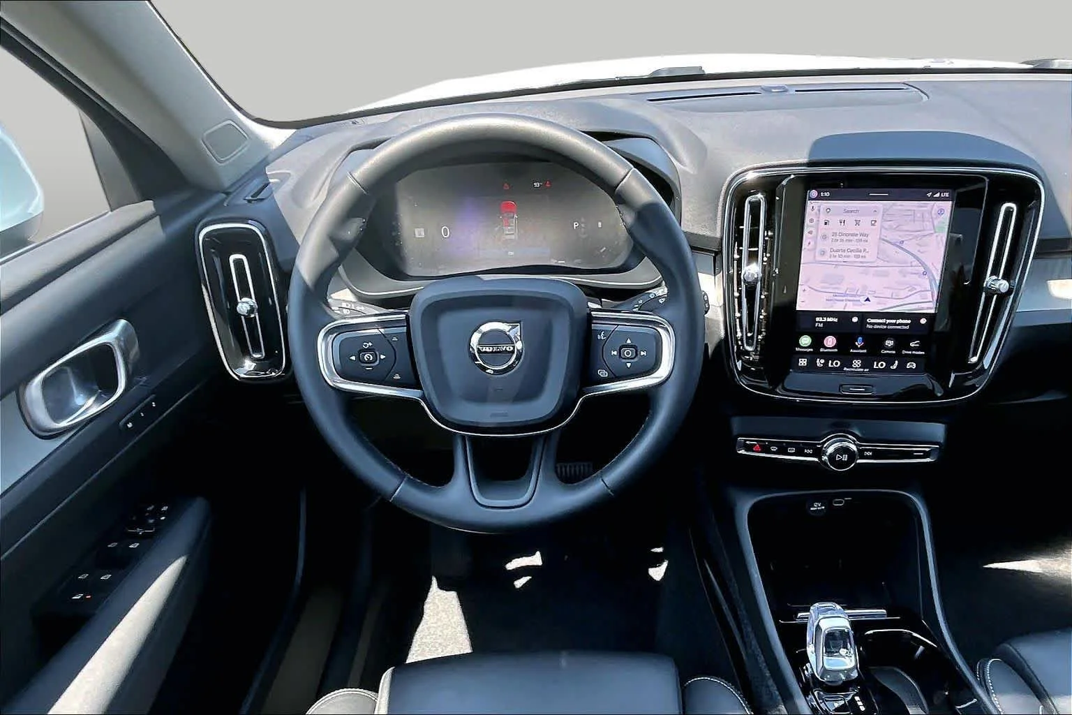 Pre-Owned 2024 Volvo XC40 Plus Bright Theme