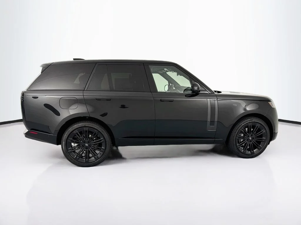 New 2027 Santorini Black Land Rover SE image 4