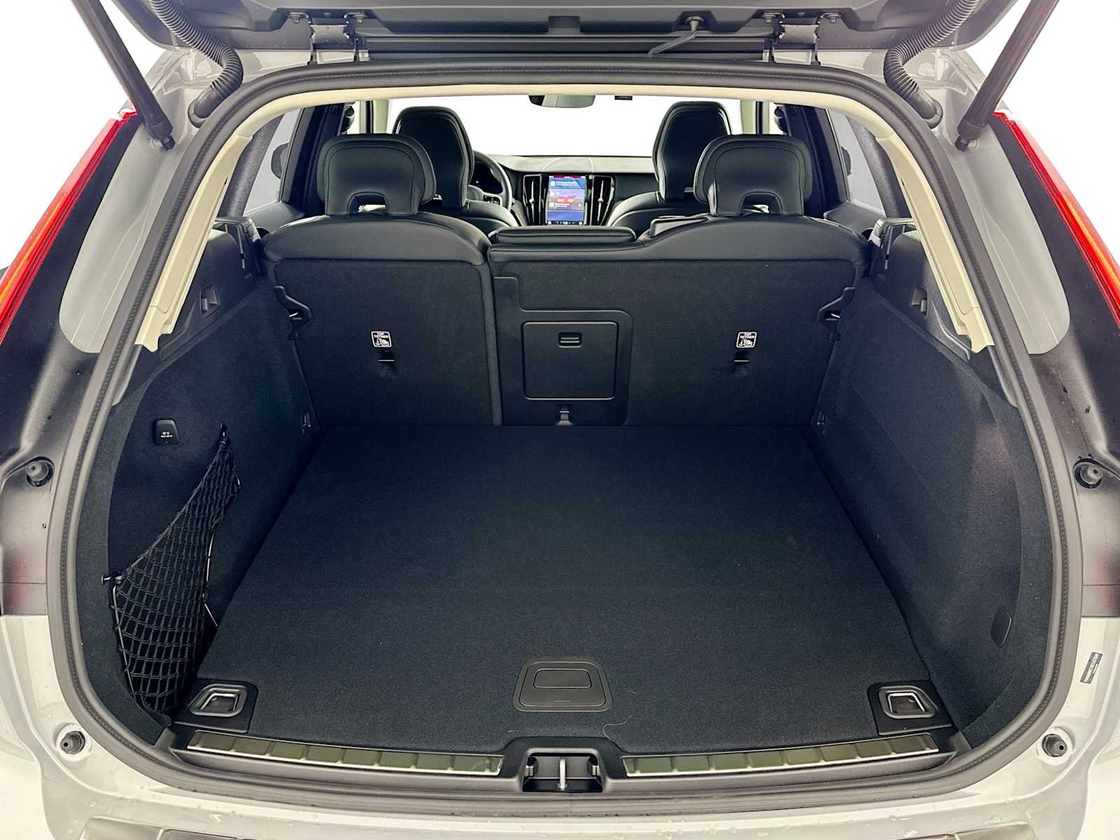 2025 Volvo XC60 Plus - Photo 23