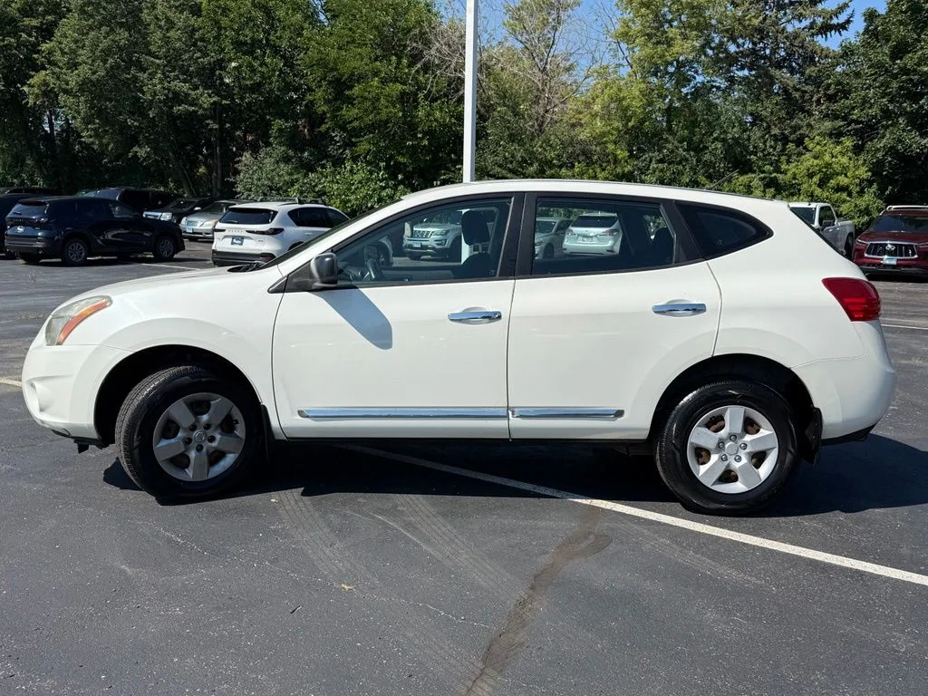 Used 2014 White Nissan S image 4