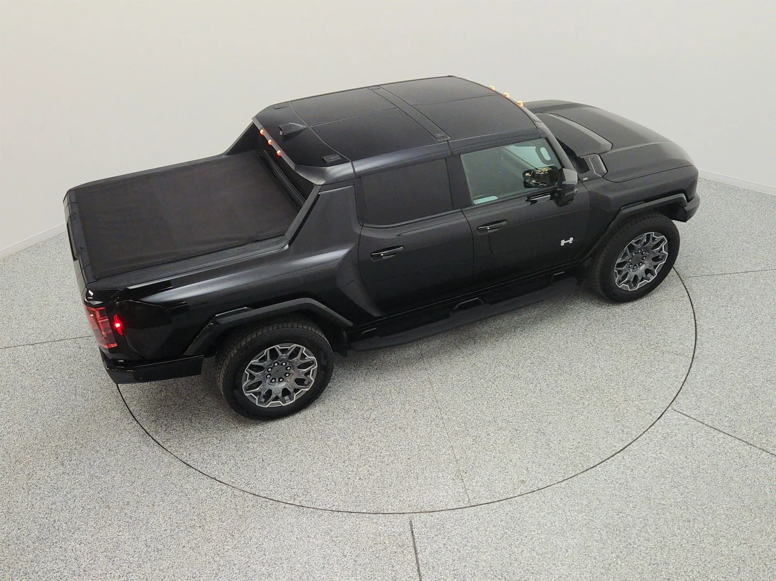 Used 2025 Void Black GMC e4WD Crew Cab 3X image 26