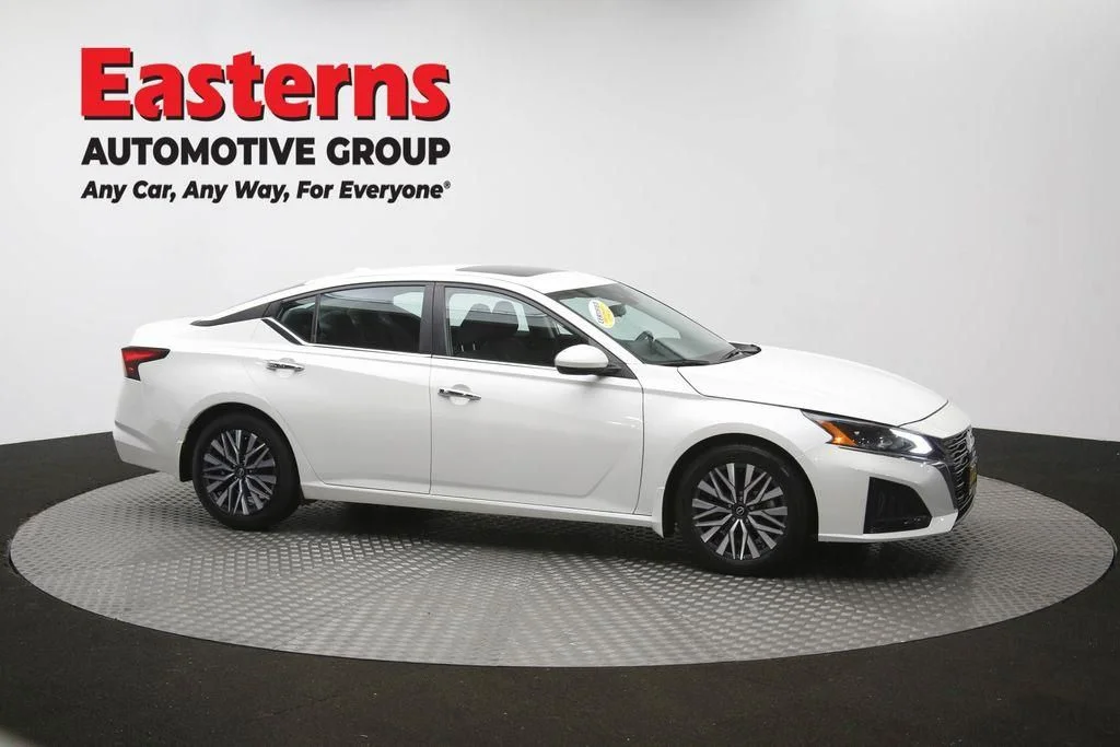 Used 2024 White Nissan 2.5 SV image 50