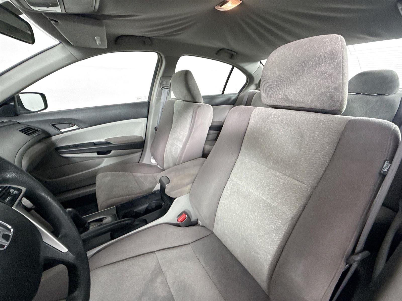 Used 2009 Alabaster Silver Metallic Honda LX image 3