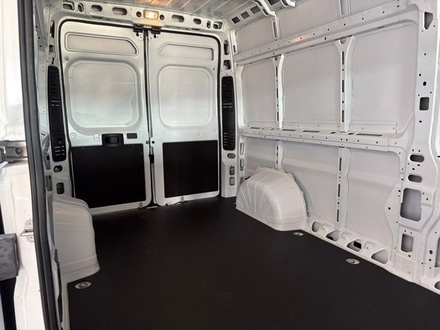 New 2026 Bright White Clear-Coat Exterior Paint RAM High Roof image 14