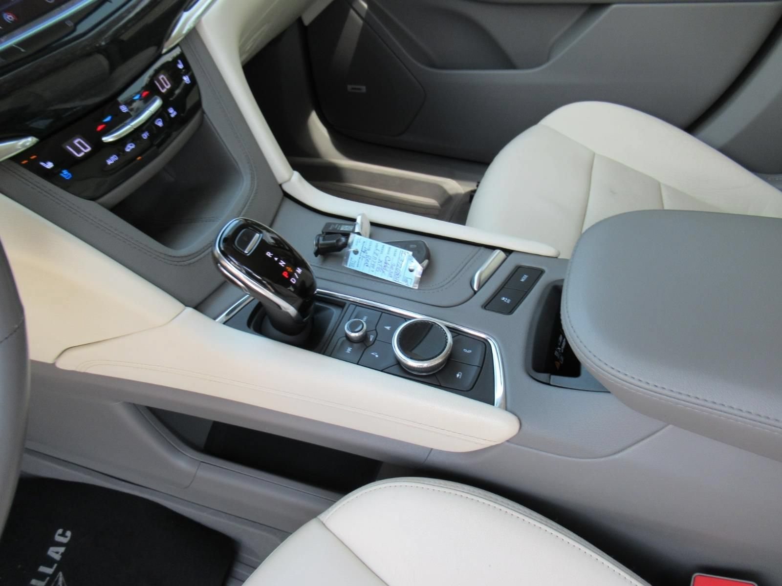 Used 2020 RED HORIZON TINTCOAT Cadillac FWD Premium Luxury image 17
