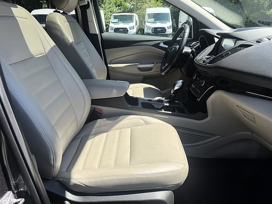 Used 2019 Magnetic Ford Titanium image 21